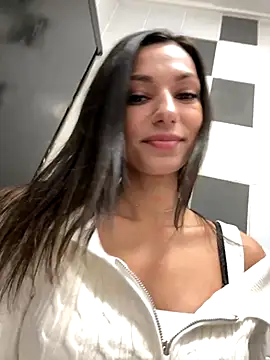 Snapshot of _MiaQueen_ chatting on October 4, 2025, 7:23 pm MiaQueen online show from October 4, 2025, 7:23 pm