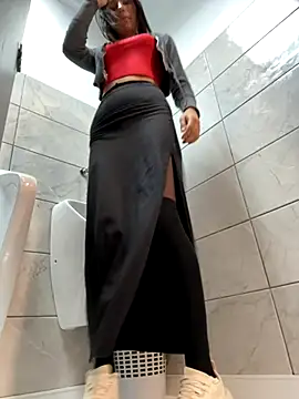 Snapshot of _MiaQueen_ chatting on October 12, 2025, 4:06 pm MiaQueen online show from October 12, 2025, 4:06 pm