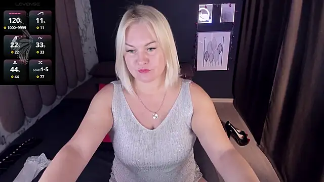 Snapshot of YolandaKiss chatting on October 23, 2025, 4:45 am YolandaKiss online show from October 23, 2025, 4:45 am