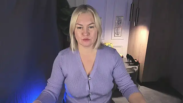 Snapshot of YolandaKiss chatting on November 22, 2025, 8:19 pm YolandaKiss online show from November 22, 2025, 8:19 pm