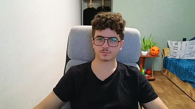 Remy Miles online show from November 23, 2025, 1:33 pm