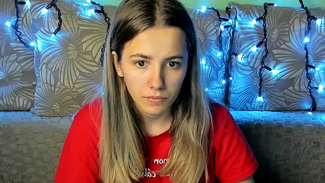 MaggieCake online show from October 29, 2025, 1:30 am