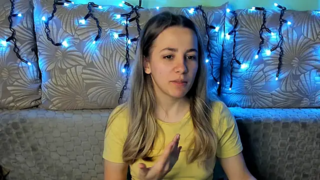 MaggieCake online show from December 19, 2025, 4:08 am