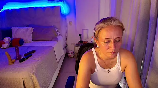 Snapshot of Naty_Stone chatting on May 19, 2026, 10:05 pm Naty Stone online show from May 19, 2026, 10:05 pm
