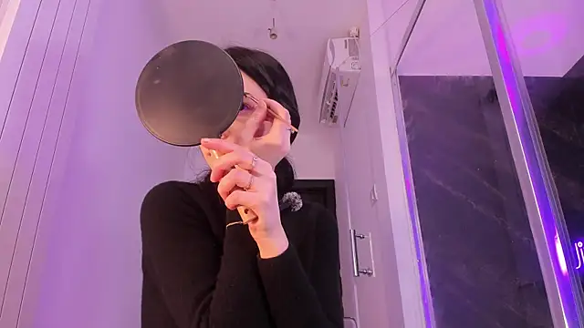 Snapshot of realhotfallingdevil chatting on March 3, 2026, 4:51 am realhotfallingdevil online show from March 3, 2026, 4:51 am