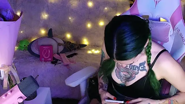 Ginger Stay online show from February 4, 2026, 10:26 pm