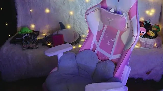 Ginger Stay online show from April 3, 2026, 8:12 am