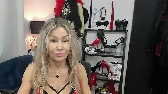 crystaLUX online show from December 16, 2025, 5:23 am