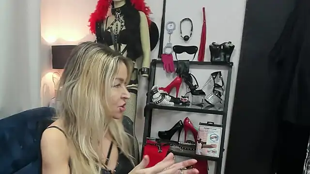 crystaLUX online show from February 19, 2026, 5:25 am