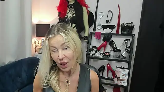 Snapshot of crystaLUX chatting on May 12, 2026, 4:31 am crystaLUX online show from May 12, 2026, 4:31 am