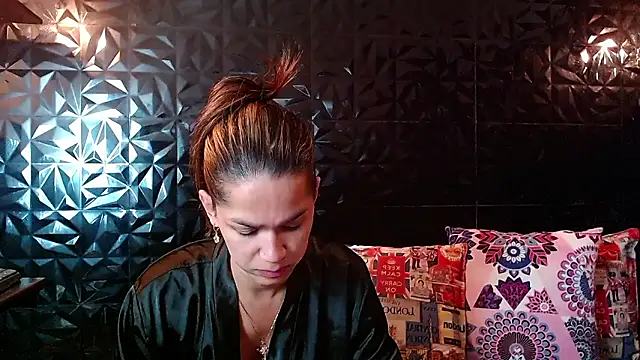 PINK  LOLA1 online show from February 5, 2026, 11:48 am