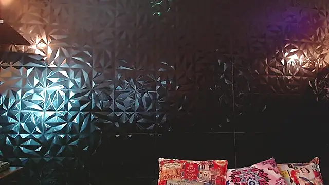 PINK  LOLA1 online show from April 17, 2026, 11:30 pm