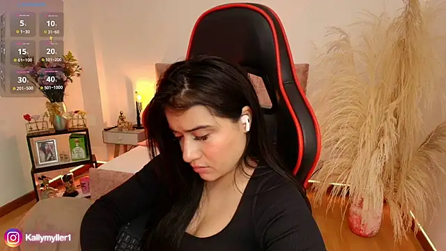 Snapshot of KallyMyller1 chatting on December 14, 2024, 10:07 pm KallyMyller1 online show from December 14, 2024, 10:07 pm