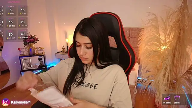 Snapshot of KallyMyller1 chatting on January 9, 2025, 7:50 pm KallyMyller1 online show from January 9, 2025, 7:50 pm