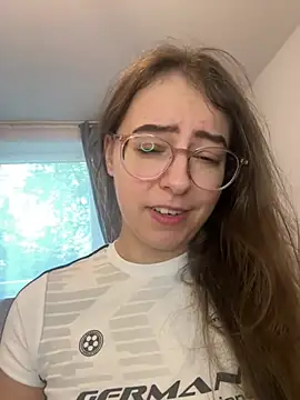 Snapshot of eleonoree chatting on June 25, 2026, 3:38 pm eleonoree online show from June 25, 2026, 3:38 pm