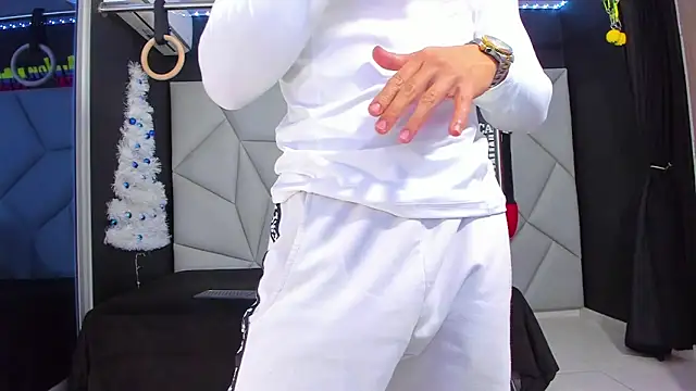 Aydenmiller96 online show from December 27, 2024, 2:47 am