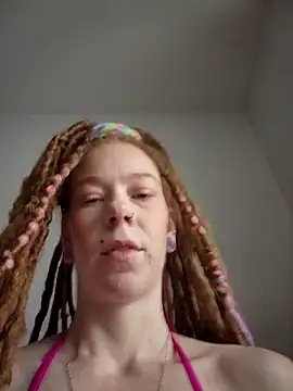 Snapshot of LucidLucy chatting on February 10, 2026, 2:43 pm LucidLucy online show from February 10, 2026, 2:43 pm