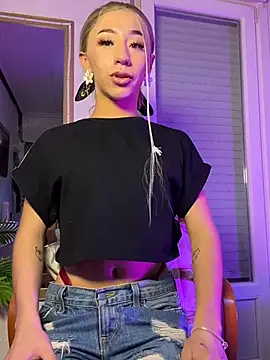 Snapshot of Littlebunny21 chatting on October 24, 2025, 8:05 pm Littlebunny21 online show from October 24, 2025, 8:05 pm