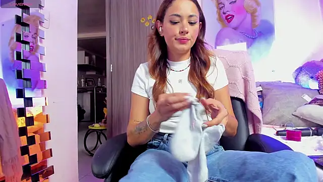 Snapshot of KimberlySaen chatting on February 21, 2026, 10:22 pm KimberlySaen online show from February 21, 2026, 10:22 pm