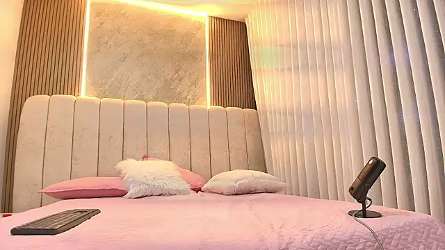 emyli sw  online show from February 25, 2026, 3:05 am