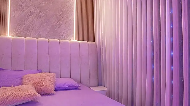 emyli sw  online show from March 18, 2026, 3:09 am