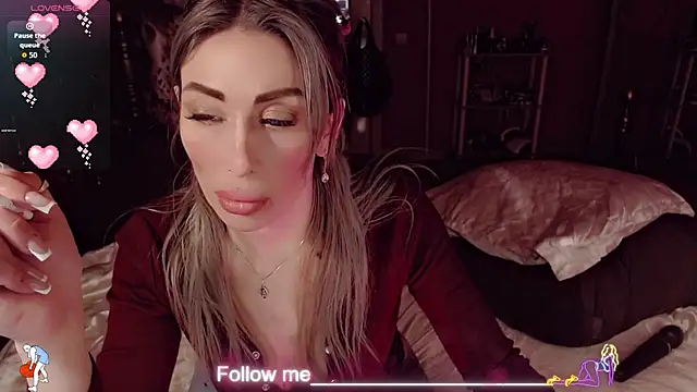 AnnieGOld  online show from February 15, 2026, 8:02 am