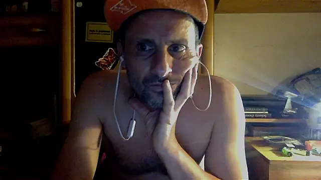 Snapshot of FireFox_Feel chatting on December 8, 2024, 2:49 am FireFox Feel online show from December 8, 2024, 2:49 am