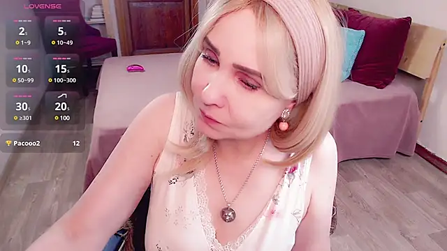 Snapshot of _unique_cam_ chatting on December 7, 2024, 8:22 am  unique cam  online show from December 7, 2024, 8:22 am