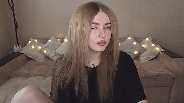 ViolettaLopez online show from October 25, 2025, 12:45 pm