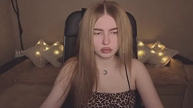 ViolettaLopez online show from December 4, 2025, 1:20 pm