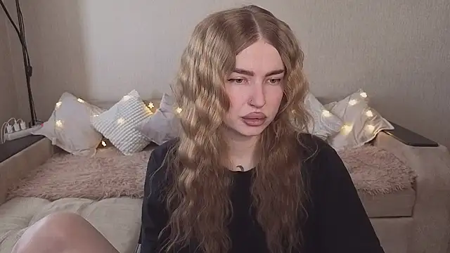 ViolettaLopez online show from March 12, 2026, 12:55 pm