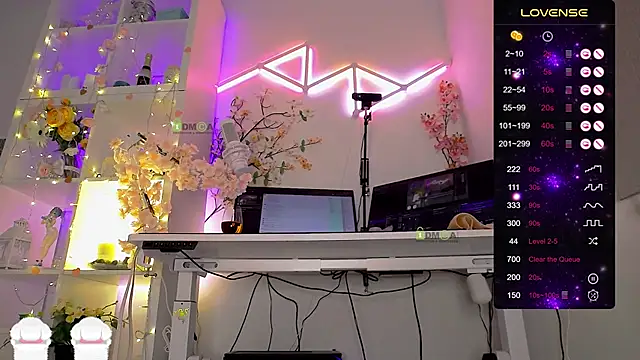 Elena-Marilyn online show from April 10, 2026, 7:51 pm