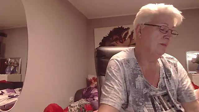 LaylaMilf online show from October 9, 2025, 6:50 pm