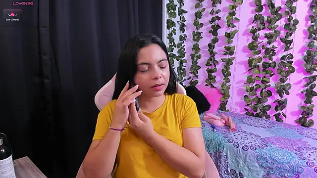 ashley morgan 18 online show from November 6, 2025, 2:34 am