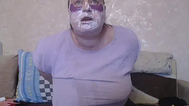 Snapshot of Amy_August chatting on February 6, 2025, 10:04 am Amy August online show from February 6, 2025, 10:04 am