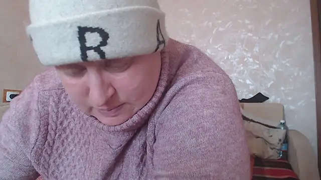 Snapshot of Amy_August chatting on February 19, 2025, 6:21 pm Amy August online show from February 19, 2025, 6:21 pm