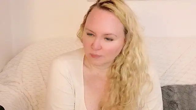 Sarah4you online show from November 26, 2025, 9:38 pm