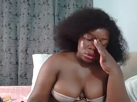Snapshot of Deliciousgal chatting on June 5, 2026, 2:40 am Deliciousgal online show from June 5, 2026, 2:40 am