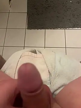 Snapshot of youngcock1984 chatting on October 31, 2025, 3:18 am youngcock1984 online show from October 31, 2025, 3:18 am