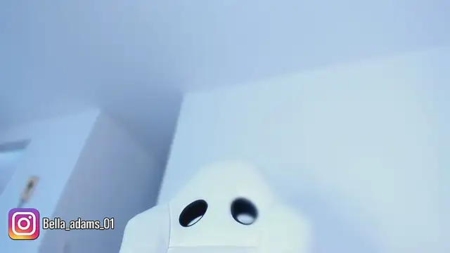 bella adams  online show from November 14, 2025, 8:40 pm