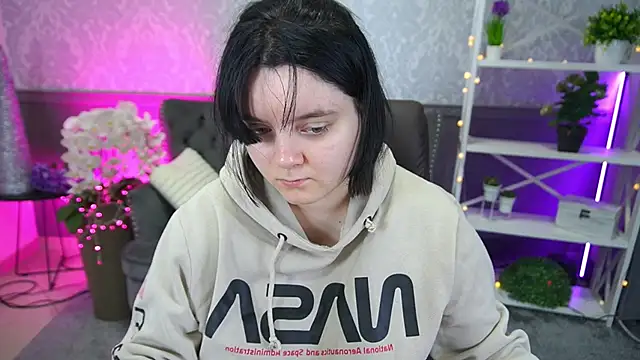 LittleShyy online show from February 8, 2026, 1:47 pm