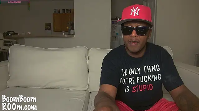 Snapshot of boomboomr00m chatting on March 8, 2025, 5:17 am boomboomr00m online show from March 8, 2025, 5:17 am