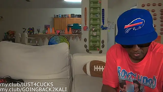 Snapshot of boomboomr00m chatting on October 6, 2025, 1:36 am boomboomr00m online show from October 6, 2025, 1:36 am