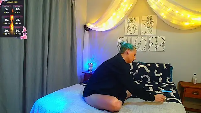 Snapshot of BEASTintheBEAUTY chatting on February 17, 2025, 7:10 pm BEASTintheBEAUTY online show from February 17, 2025, 7:10 pm