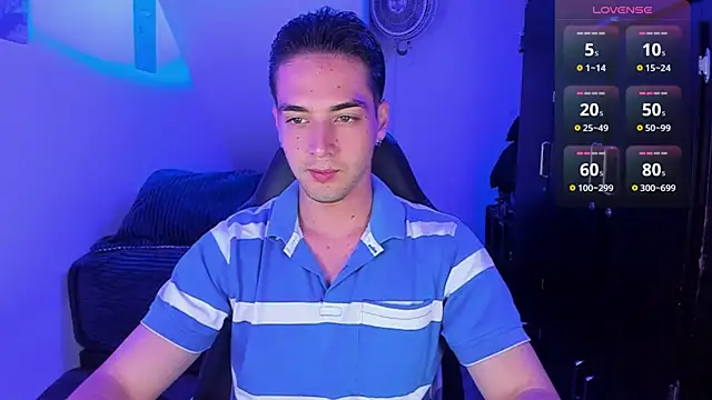 Snapshot of Alex_smith00 chatting on December 21, 2024, 2:41 am Alex smith00 online show from December 21, 2024, 2:41 am