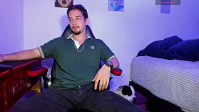 Snapshot of Alex_smith00 chatting on January 26, 2025, 1:52 am Alex smith00 online show from January 26, 2025, 1:52 am