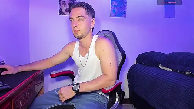 Snapshot of Alex_smith00 chatting on October 4, 2025, 10:52 pm Alex smith00 online show from October 4, 2025, 10:52 pm