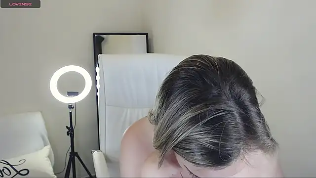 Snapshot of Tilly_Eliot chatting on February 10, 2025, 9:25 pm Tilly Eliot online show from February 10, 2025, 9:25 pm