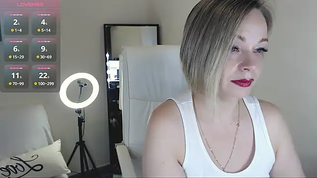 Snapshot of Tilly_Eliot chatting on February 18, 2025, 4:16 pm Tilly Eliot online show from February 18, 2025, 4:16 pm