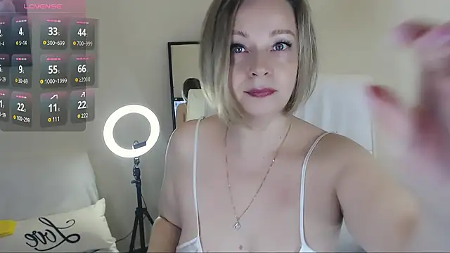 Snapshot of Tilly_Eliot chatting on March 20, 2025, 2:10 pm Tilly Eliot online show from March 20, 2025, 2:10 pm